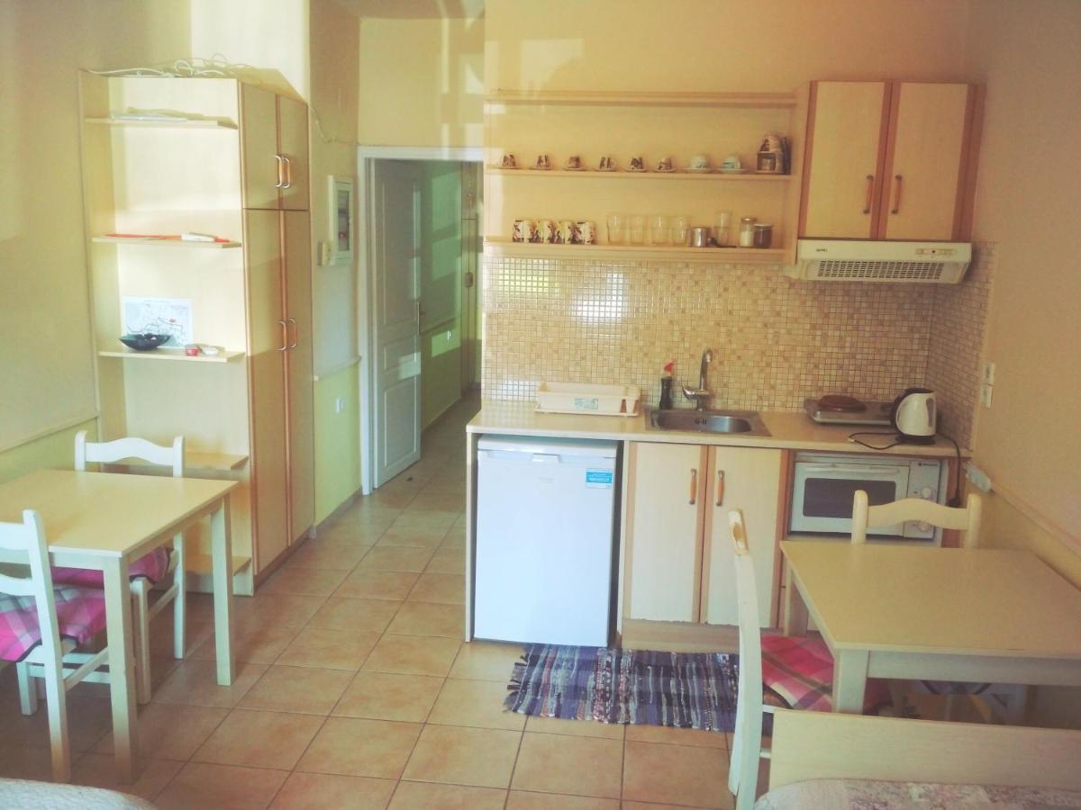 Rent Rooms Alexiou Límni Exteriör bild