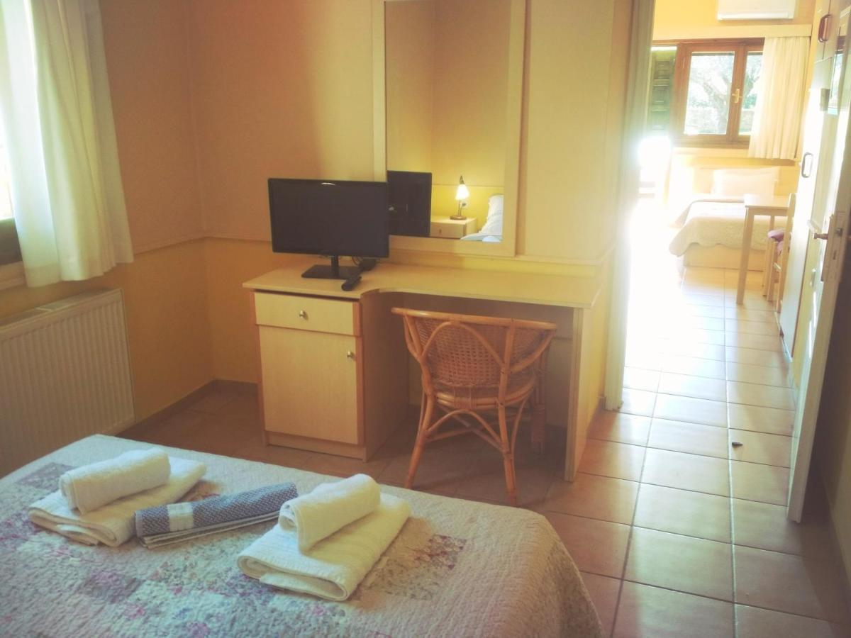 Rent Rooms Alexiou Límni Exteriör bild